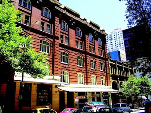 엑스 베이스 호스텔