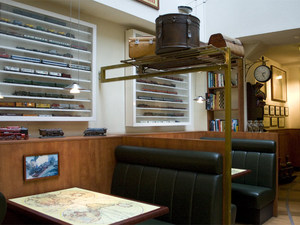 에이트레인 호텔