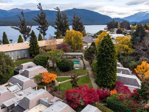 디스딩션 테아나우 호텔 & 빌라