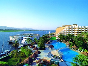 피라미사 이시스 호텔