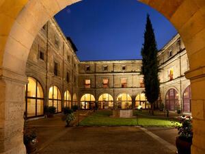 호텔 레알 콜레히아타 산 이시도로