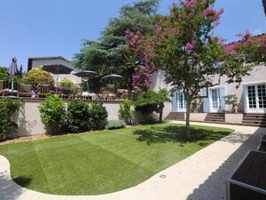 호텔 레 자르댕 드 까시스